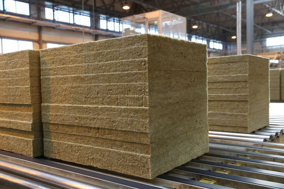 Производители ваты. Минвата каменная вата. Минеральная вата Rockwool. Каменная вата Роквул для утепления. Rockwool минплита.