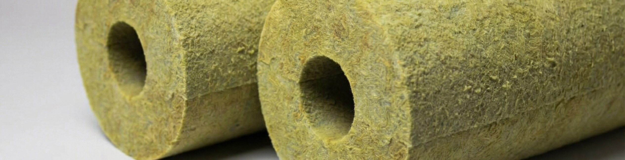 Как утеплить трубы питьевого водоснабжения по санитарным нормам: разрешённые материалы и правила монтажа